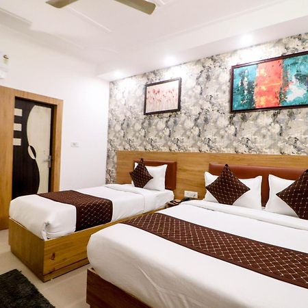 Hotel Vvs Near Delhi Airport 뉴델리 외부 사진