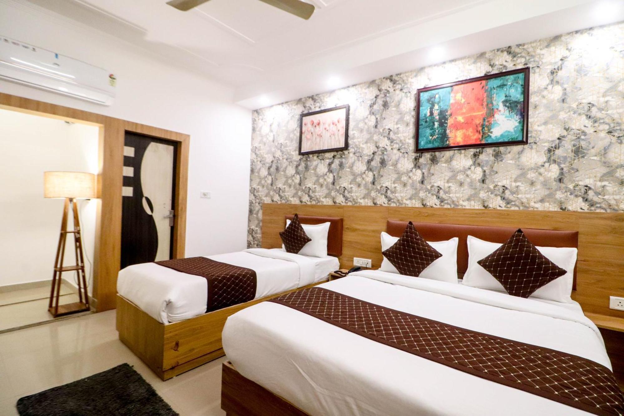 Hotel Vvs Near Delhi Airport 뉴델리 외부 사진
