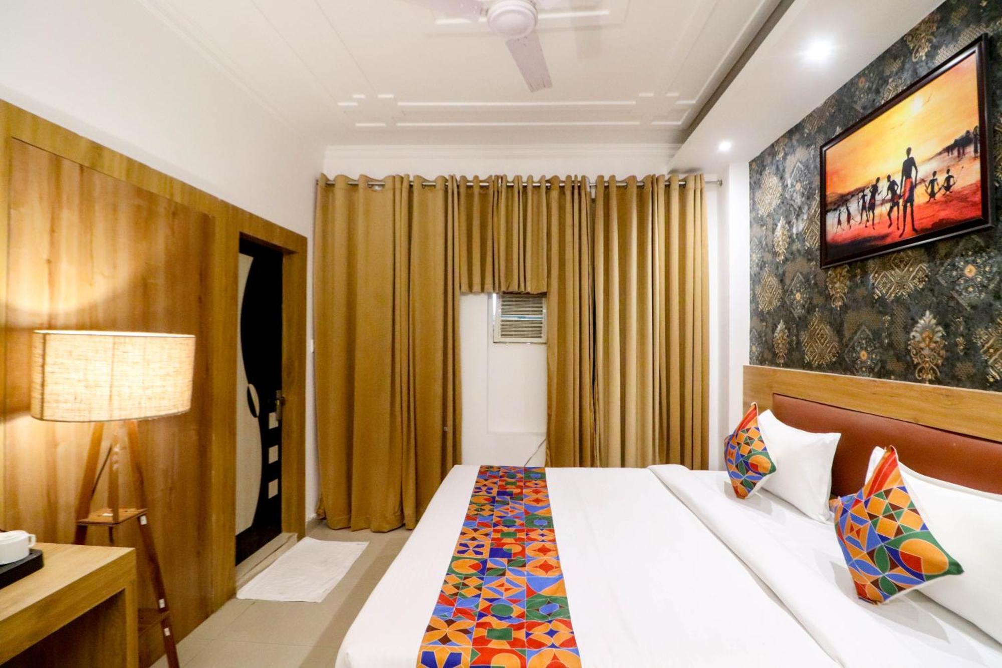 Hotel Vvs Near Delhi Airport 뉴델리 외부 사진
