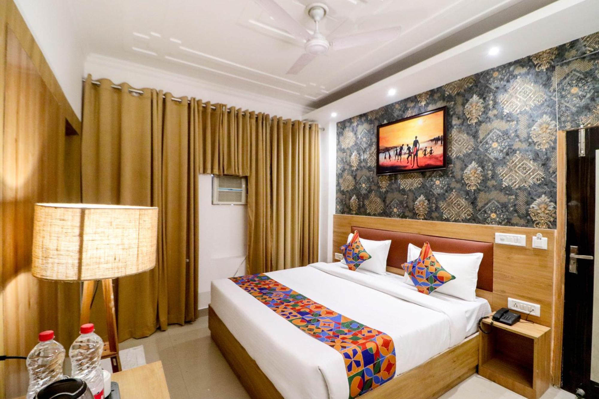 Hotel Vvs Near Delhi Airport 뉴델리 외부 사진