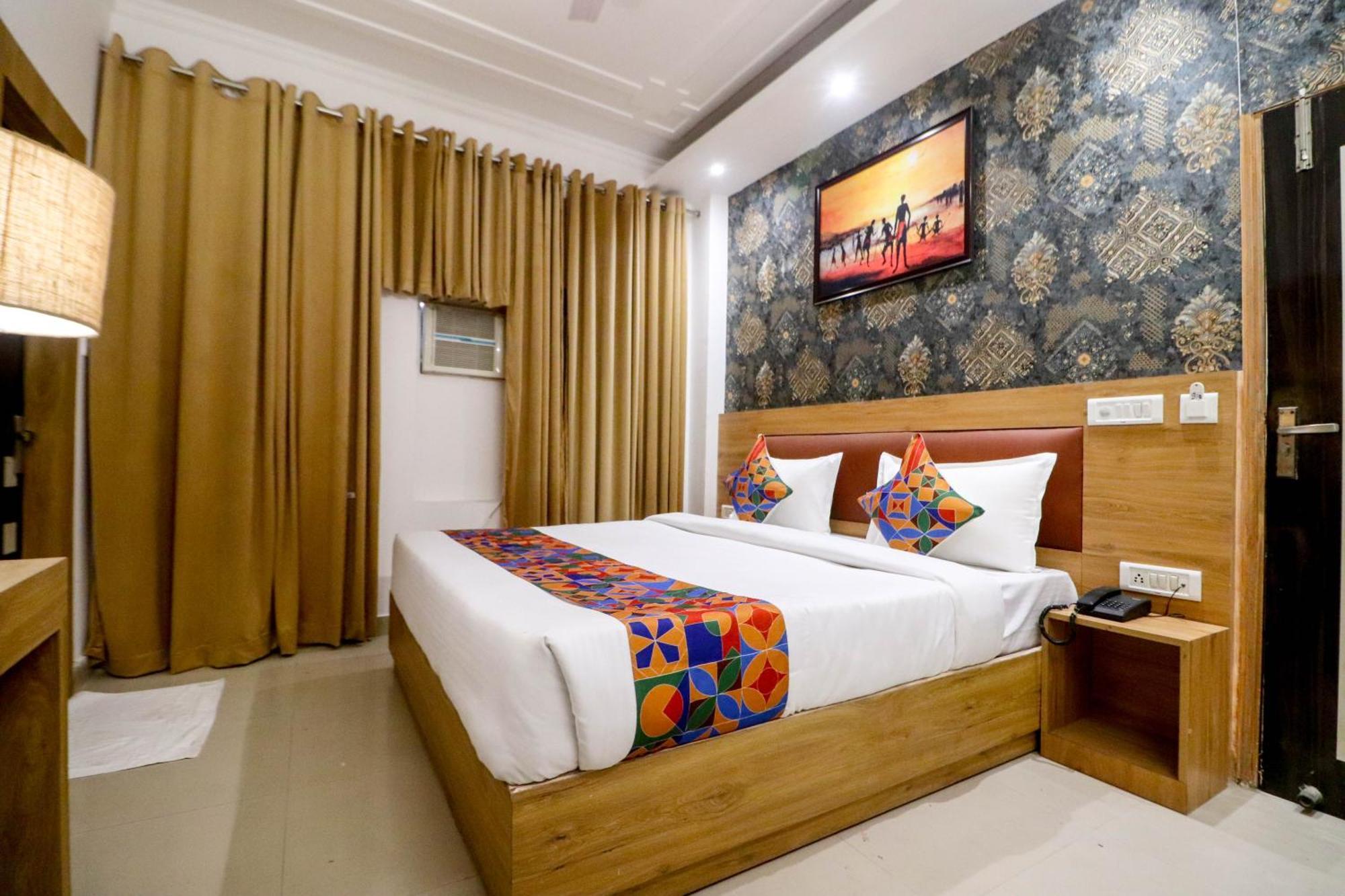 Hotel Vvs Near Delhi Airport 뉴델리 외부 사진