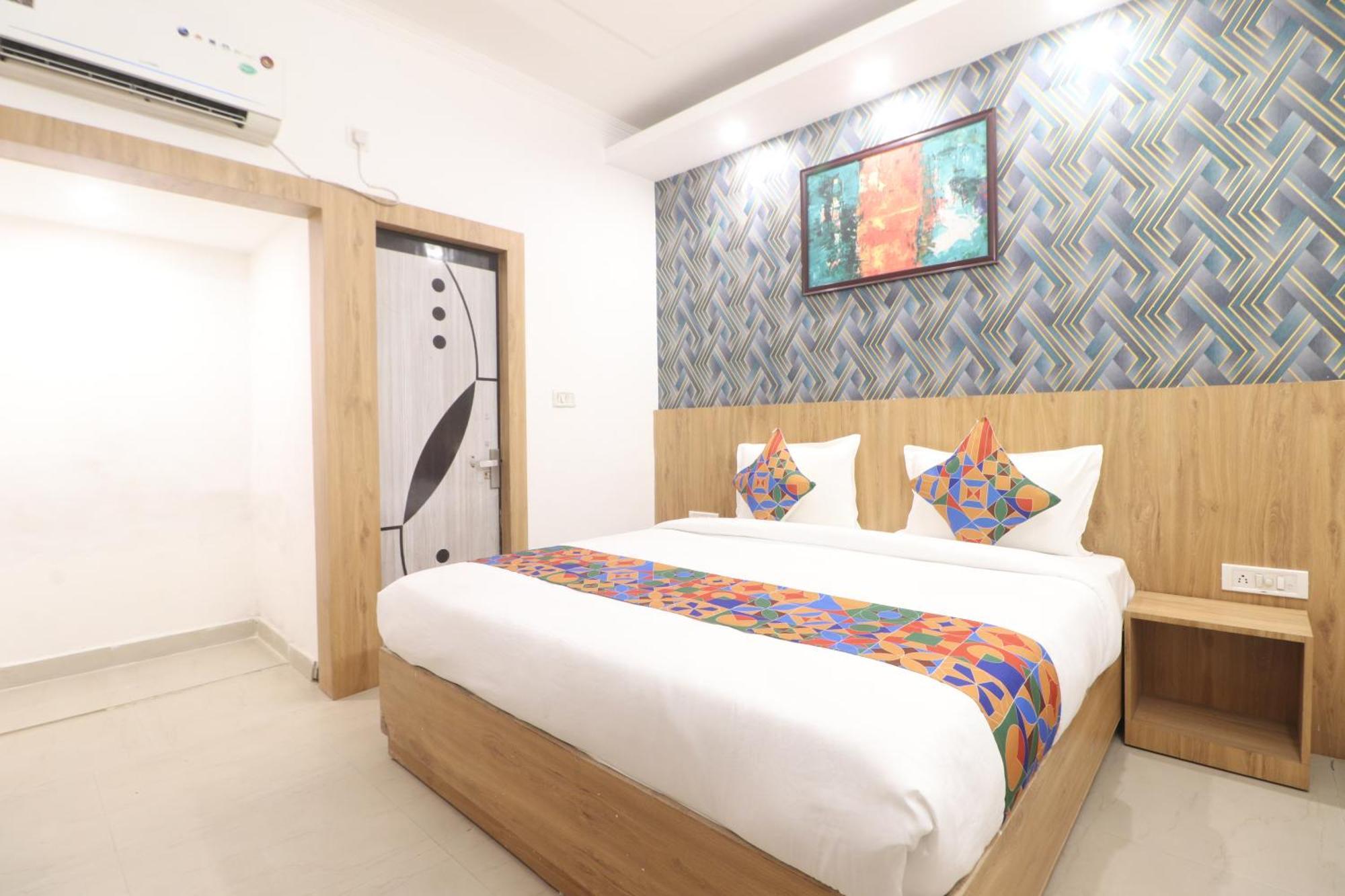 Hotel Vvs Near Delhi Airport 뉴델리 외부 사진